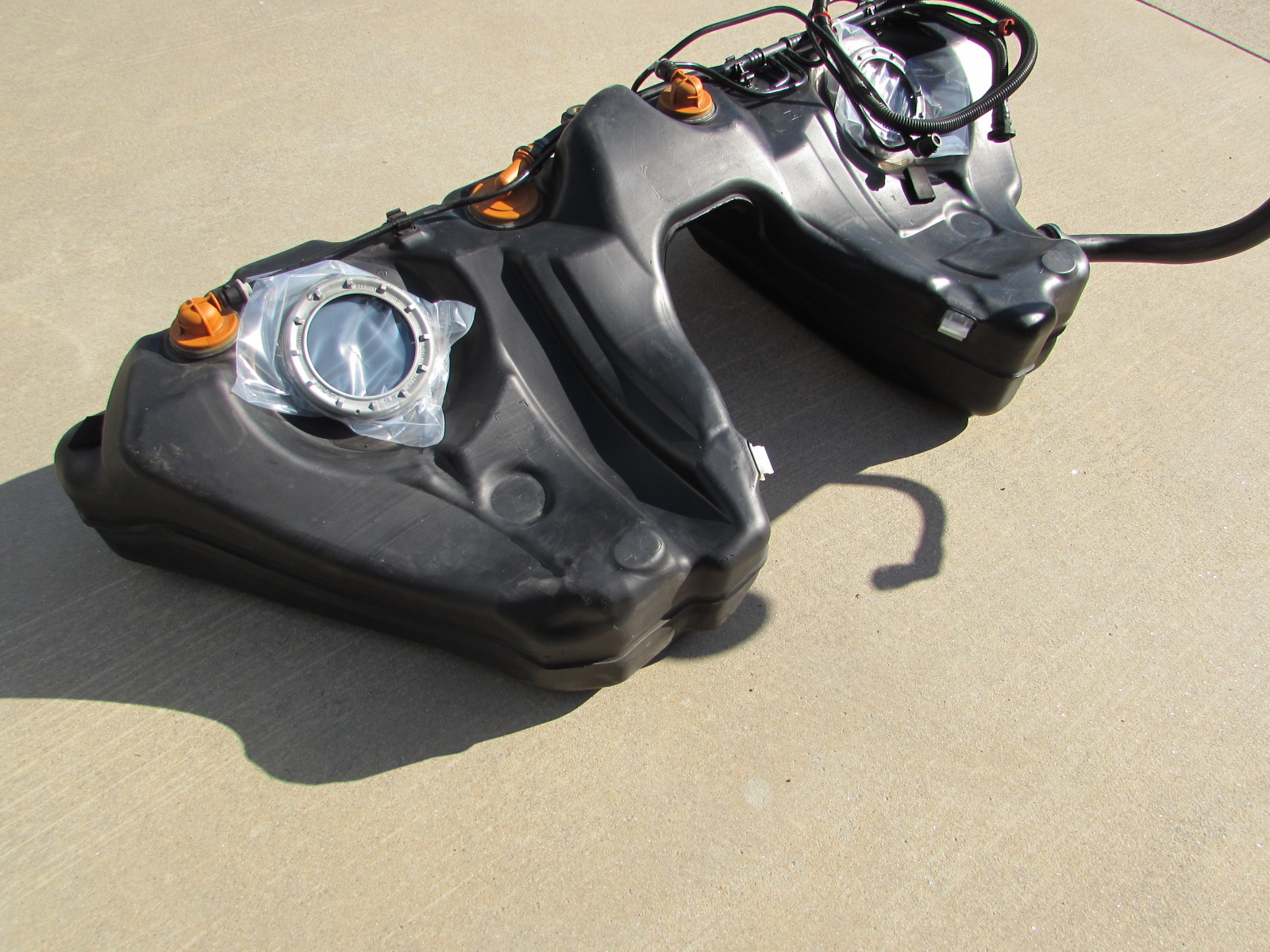 BMW Fuel / Gas Tank 16147177011 E60 525i 528i 530i 535i 545i 550i M5 ...